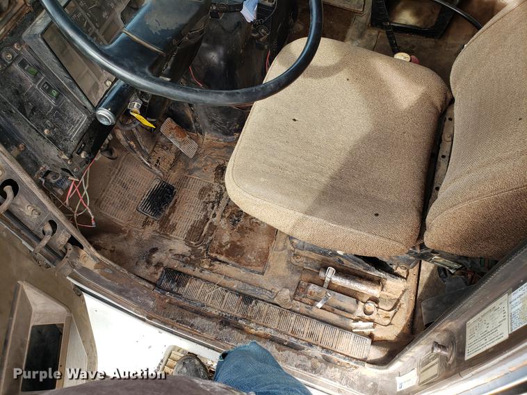 image for item DD3962 1991 International 8300 dump truck