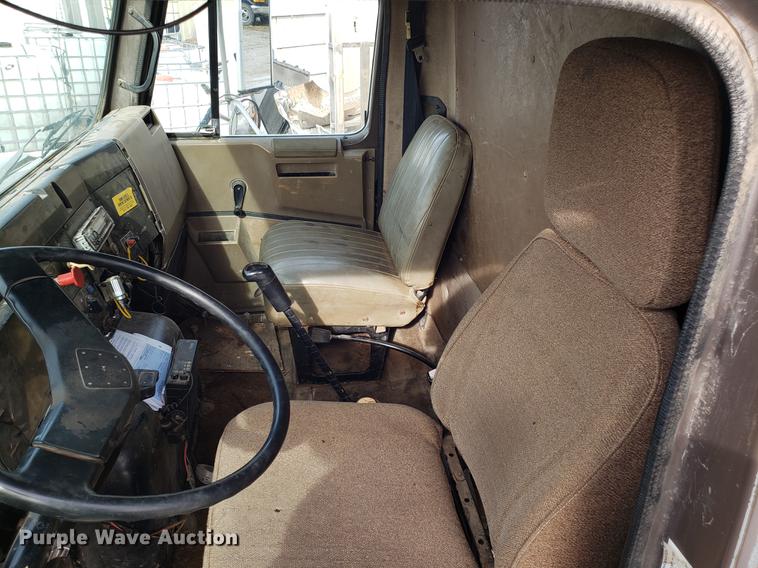 image for item DD3962 1991 International 8300 dump truck