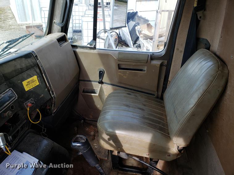 image for item DD3962 1991 International 8300 dump truck