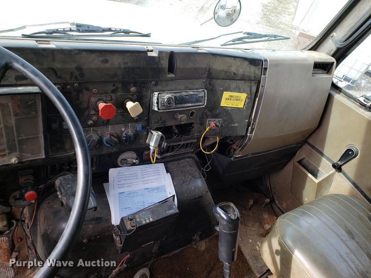 image for item DD3962 1991 International 8300 dump truck