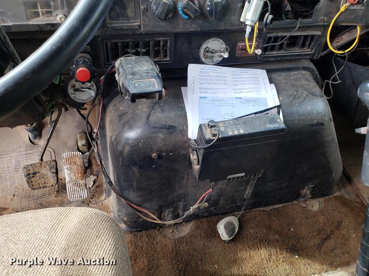 image for item DD3962 1991 International 8300 dump truck