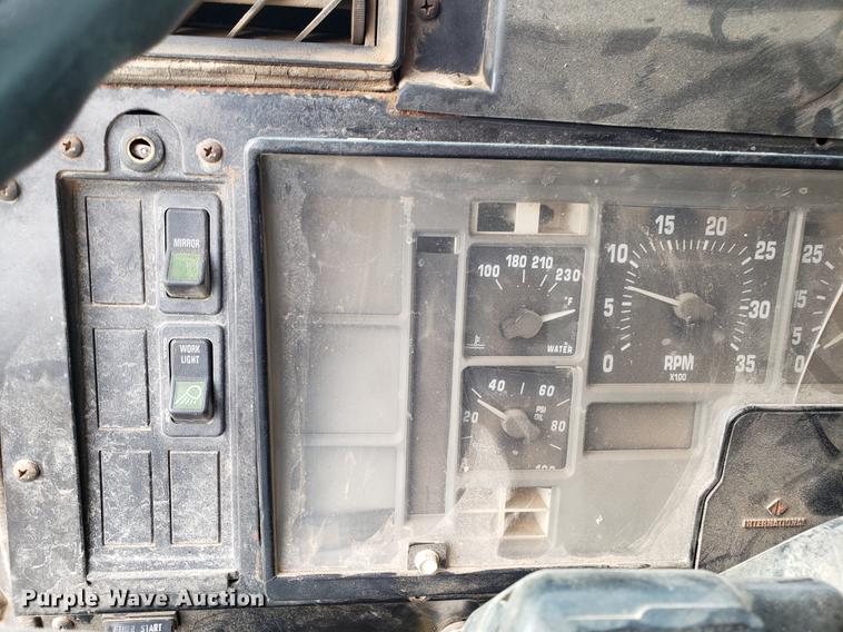 image for item DD3962 1991 International 8300 dump truck