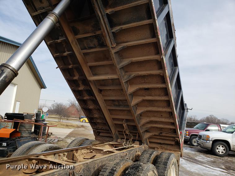 image for item DD3962 1991 International 8300 dump truck
