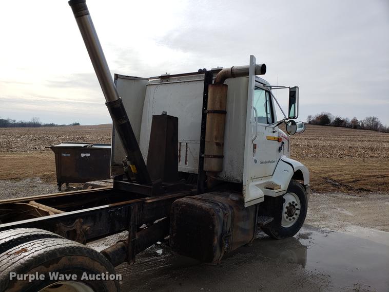 image for item DD3962 1991 International 8300 dump truck