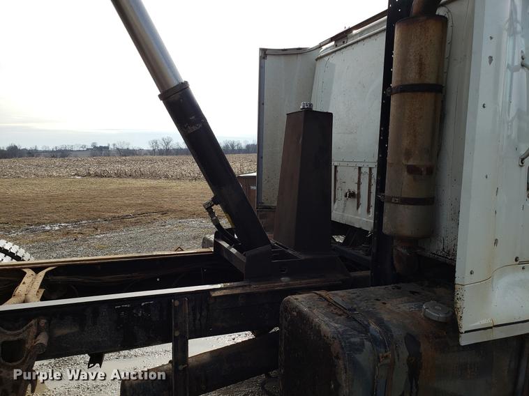 image for item DD3962 1991 International 8300 dump truck