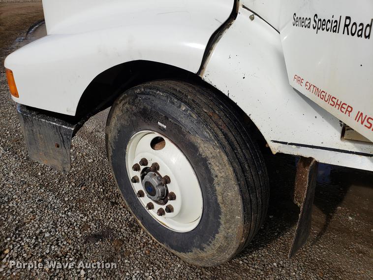 image for item DD3962 1991 International 8300 dump truck