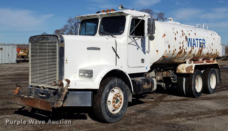 image for item DD3964 1988 Freightliner FLC tank truck