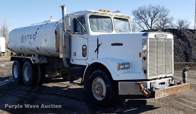 image for item DD3964 1988 Freightliner FLC tank truck