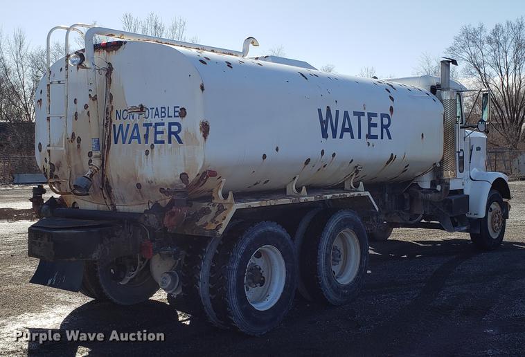 image for item DD3964 1988 Freightliner FLC tank truck