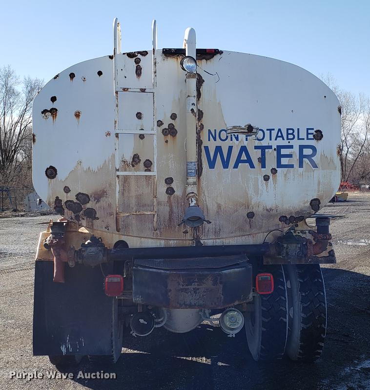 image for item DD3964 1988 Freightliner FLC tank truck