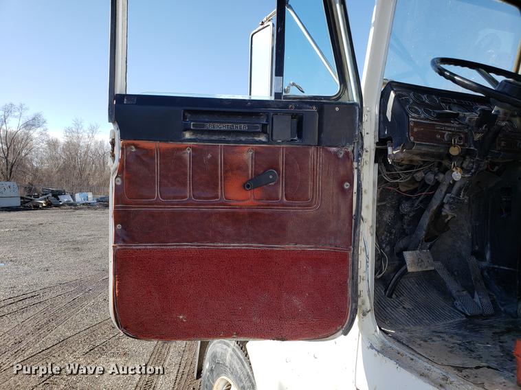 image for item DD3964 1988 Freightliner FLC tank truck