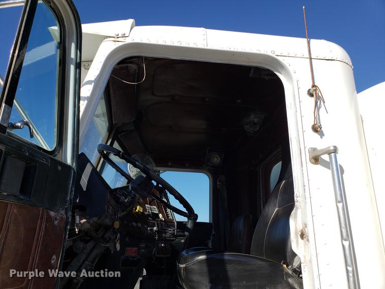 image for item DD3964 1988 Freightliner FLC tank truck