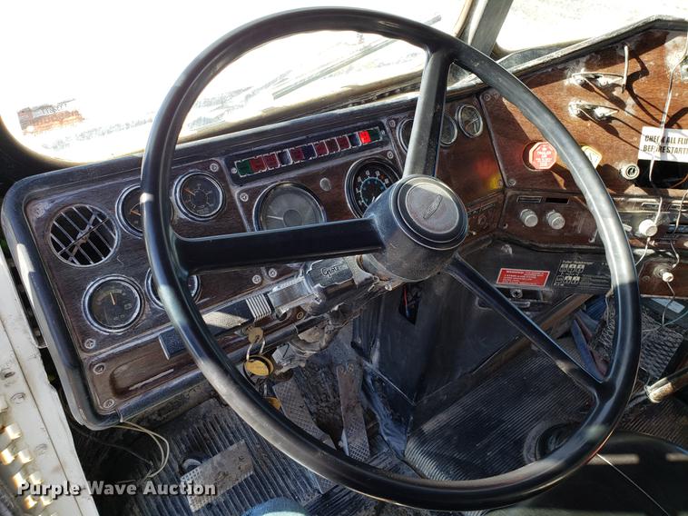 image for item DD3964 1988 Freightliner FLC tank truck