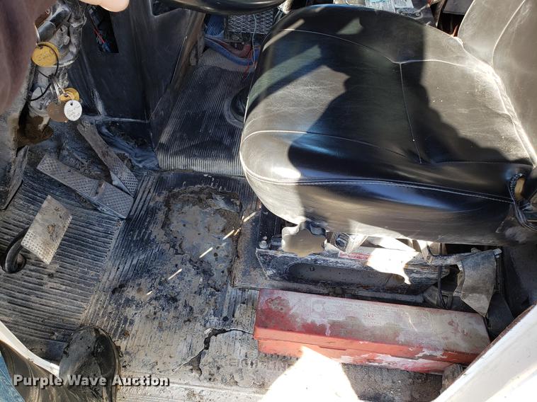 image for item DD3964 1988 Freightliner FLC tank truck