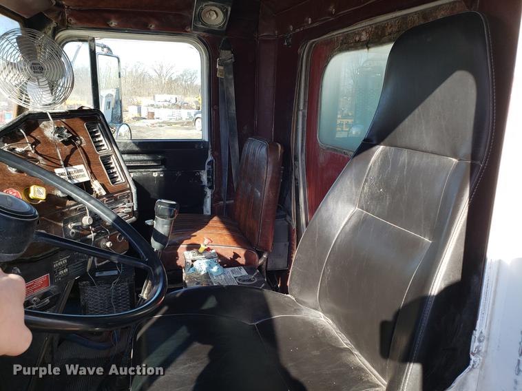 image for item DD3964 1988 Freightliner FLC tank truck