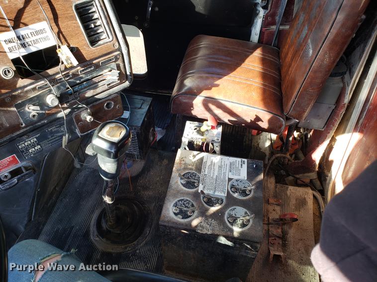 image for item DD3964 1988 Freightliner FLC tank truck