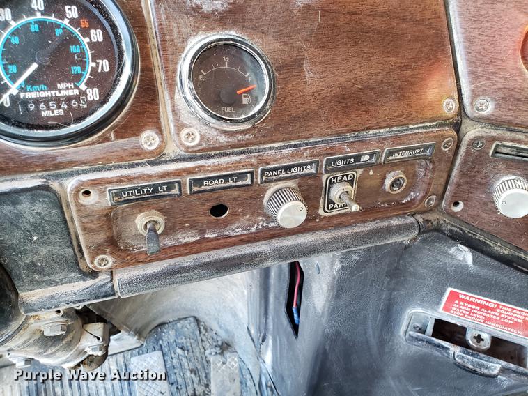 image for item DD3964 1988 Freightliner FLC tank truck