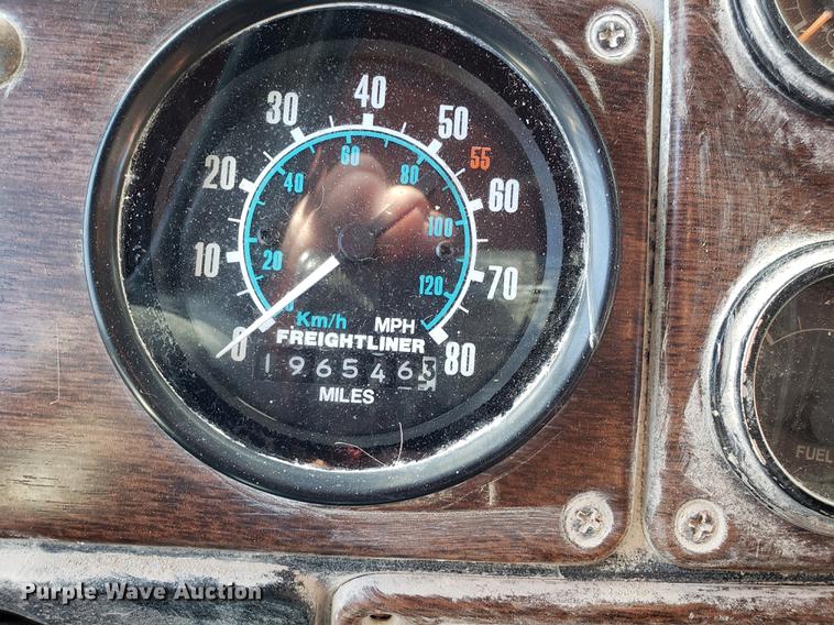 image for item DD3964 1988 Freightliner FLC tank truck