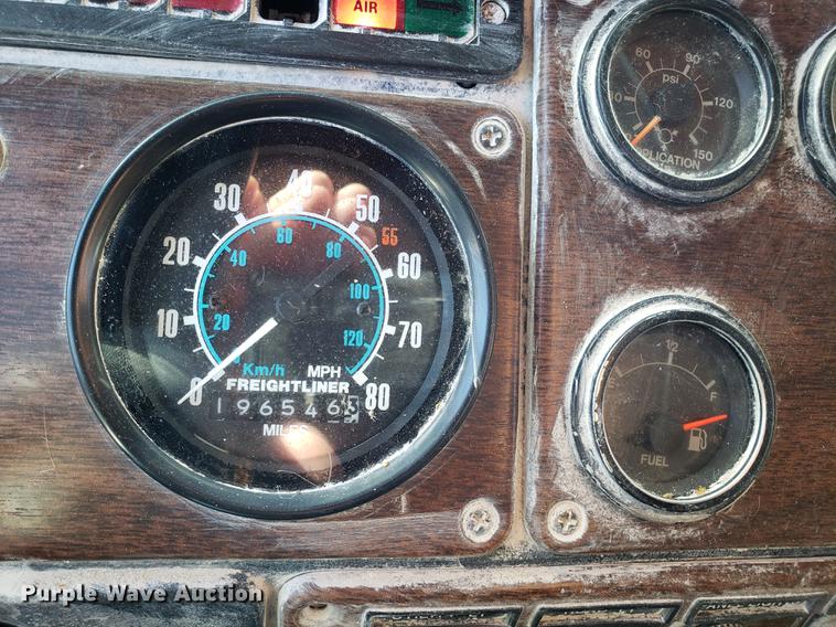 image for item DD3964 1988 Freightliner FLC tank truck