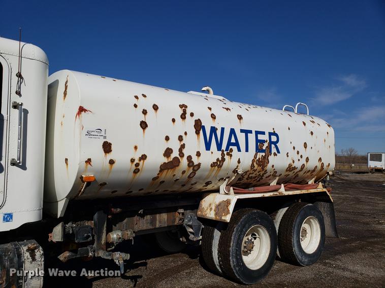 image for item DD3964 1988 Freightliner FLC tank truck