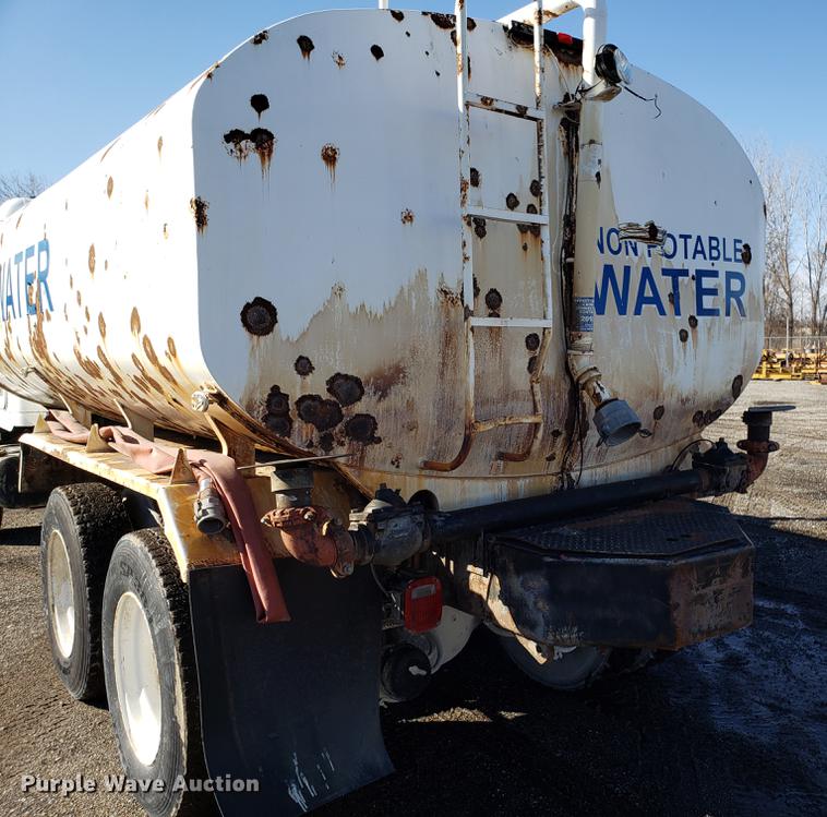 image for item DD3964 1988 Freightliner FLC tank truck