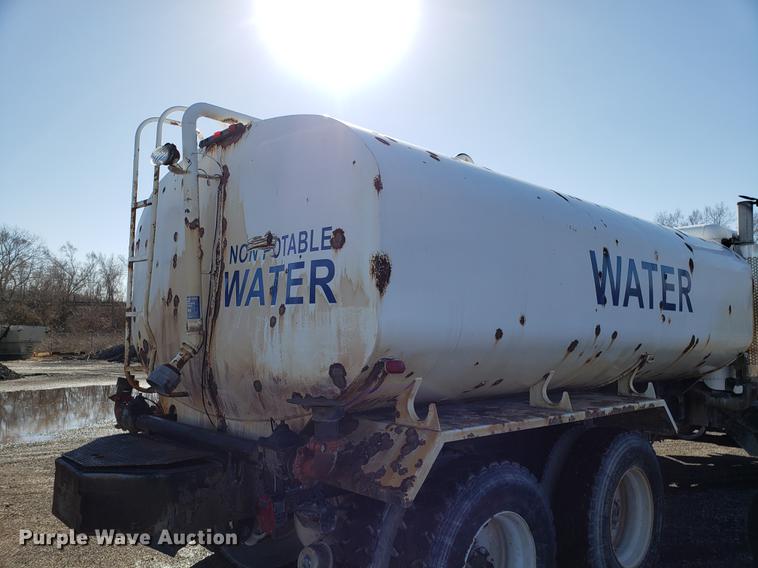 image for item DD3964 1988 Freightliner FLC tank truck