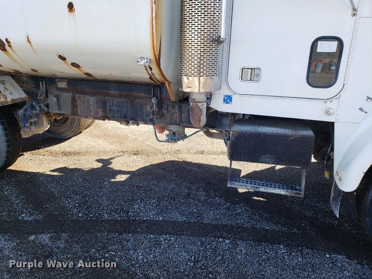 image for item DD3964 1988 Freightliner FLC tank truck