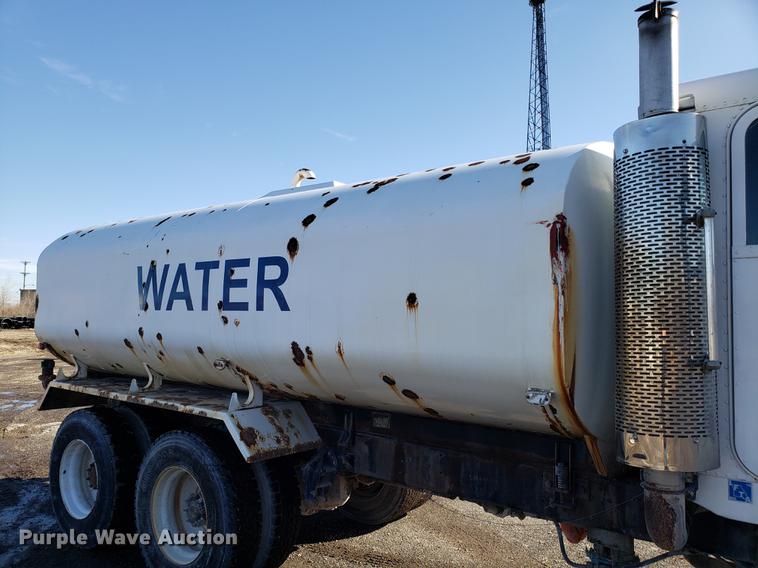 image for item DD3964 1988 Freightliner FLC tank truck