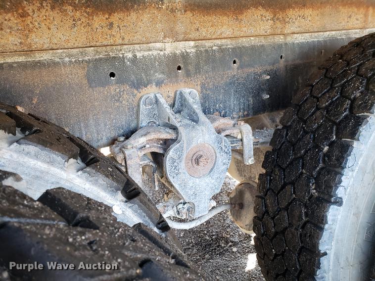 image for item DD3964 1988 Freightliner FLC tank truck