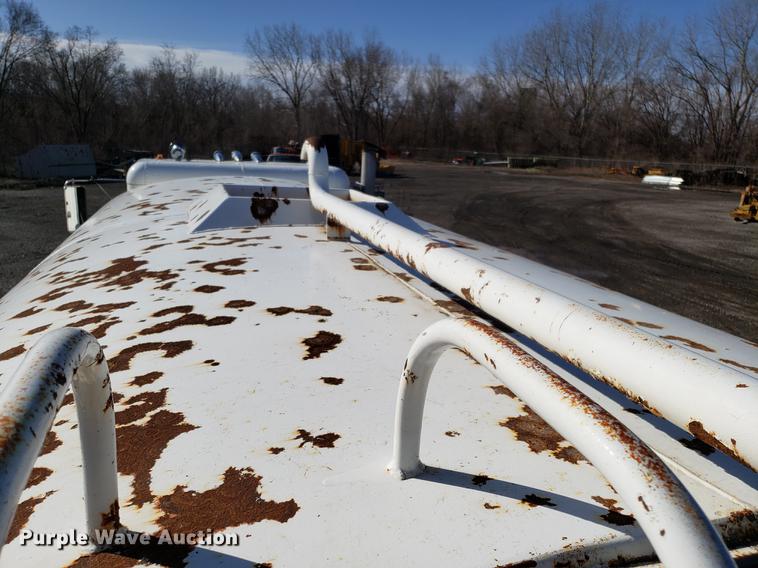 image for item DD3964 1988 Freightliner FLC tank truck