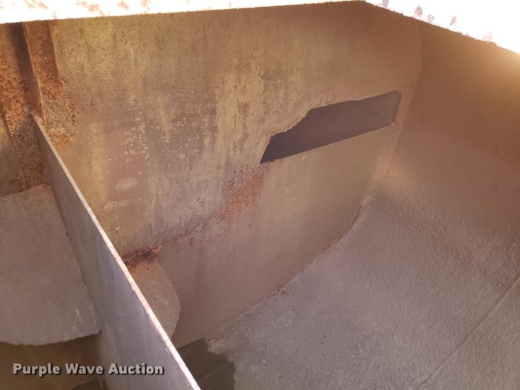 image for item DD3964 1988 Freightliner FLC tank truck