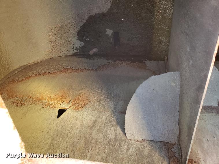 image for item DD3964 1988 Freightliner FLC tank truck