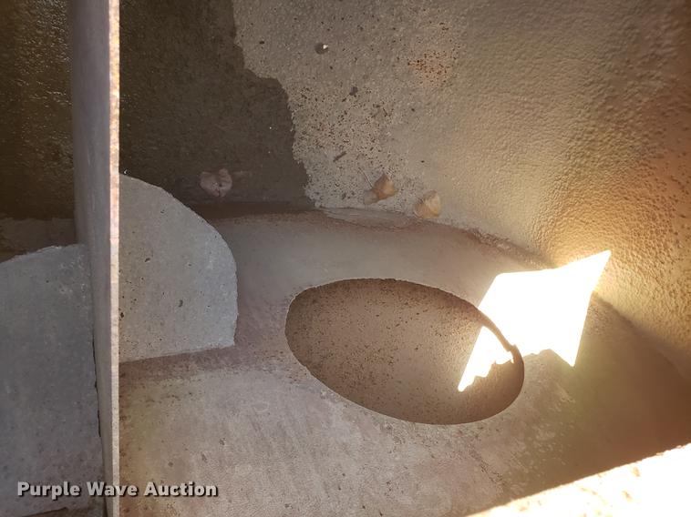 image for item DD3964 1988 Freightliner FLC tank truck