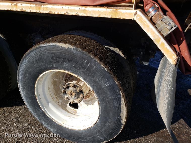 image for item DD3964 1988 Freightliner FLC tank truck