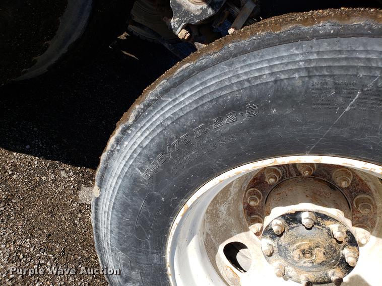 image for item DD3964 1988 Freightliner FLC tank truck