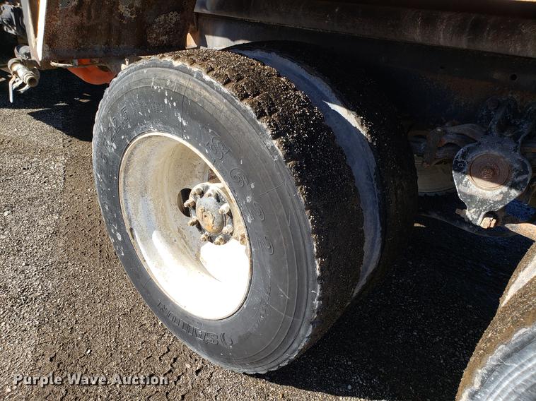 image for item DD3964 1988 Freightliner FLC tank truck