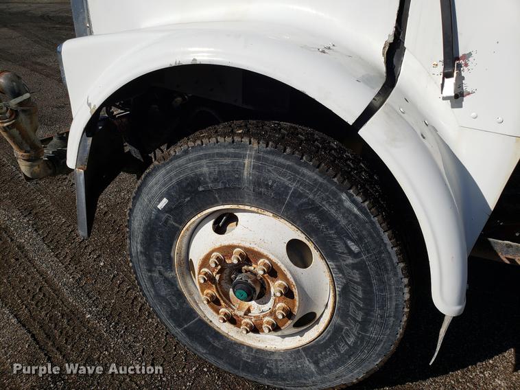 image for item DD3964 1988 Freightliner FLC tank truck