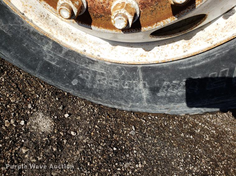 image for item DD3964 1988 Freightliner FLC tank truck