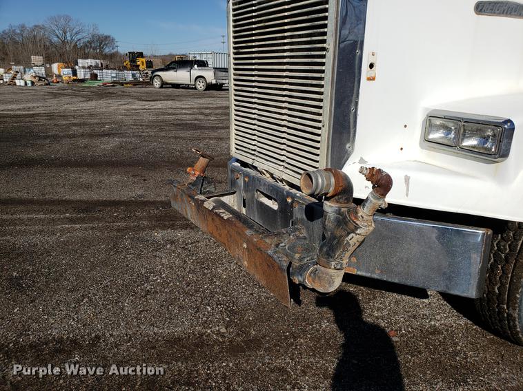 image for item DD3964 1988 Freightliner FLC tank truck