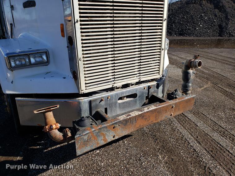 image for item DD3964 1988 Freightliner FLC tank truck