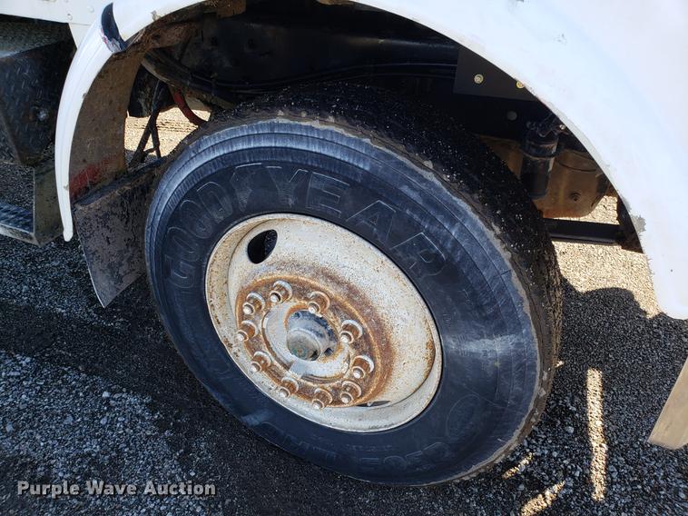 image for item DD3964 1988 Freightliner FLC tank truck