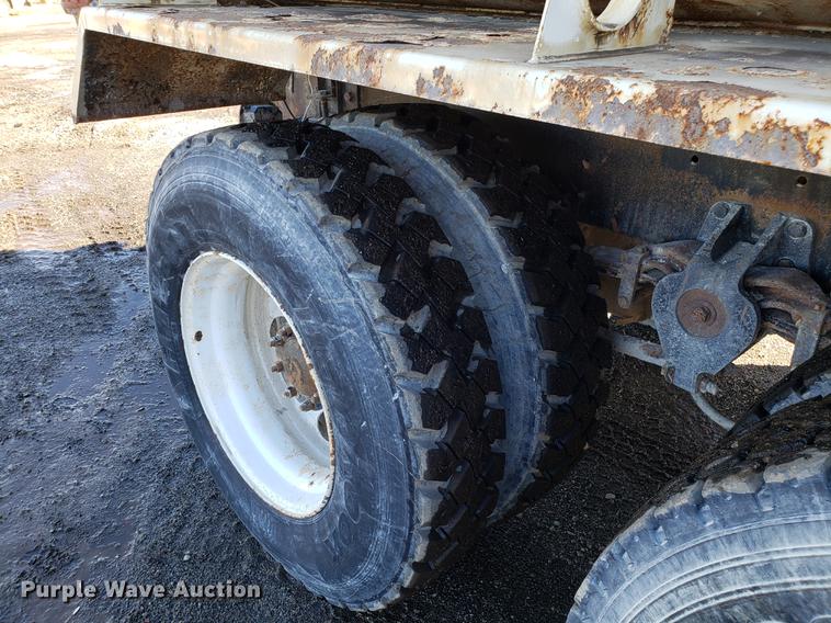 image for item DD3964 1988 Freightliner FLC tank truck