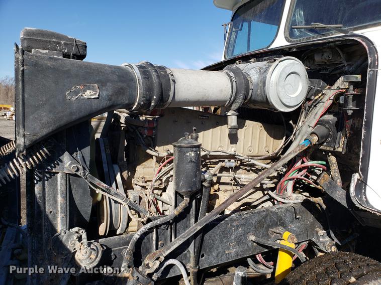 image for item DD3964 1988 Freightliner FLC tank truck