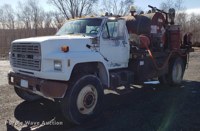 image for item DD3965 1991 Ford F800 fuel and lube truck