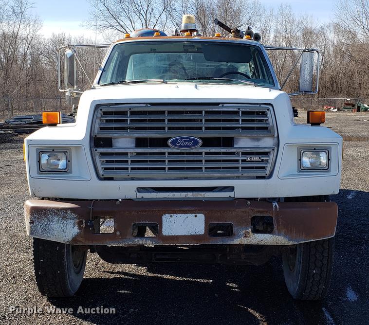 image for item DD3965 1991 Ford F800 fuel and lube truck
