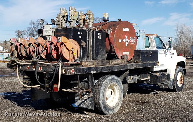 image for item DD3965 1991 Ford F800 fuel and lube truck