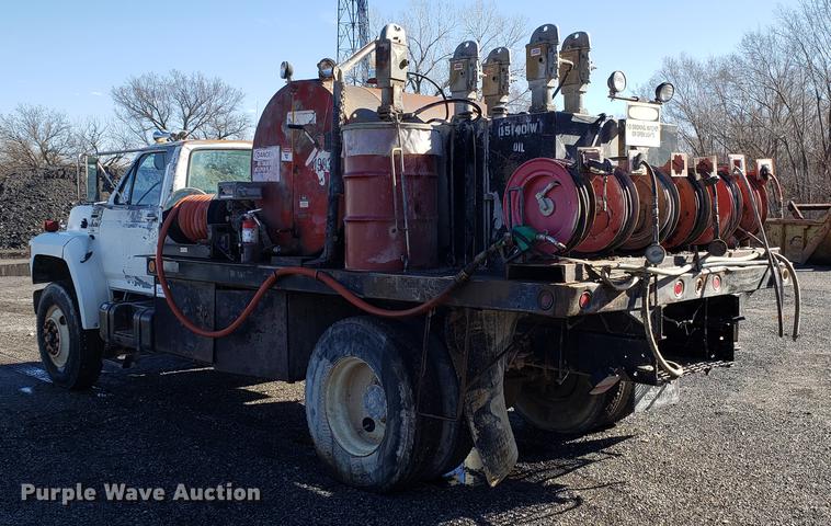 image for item DD3965 1991 Ford F800 fuel and lube truck