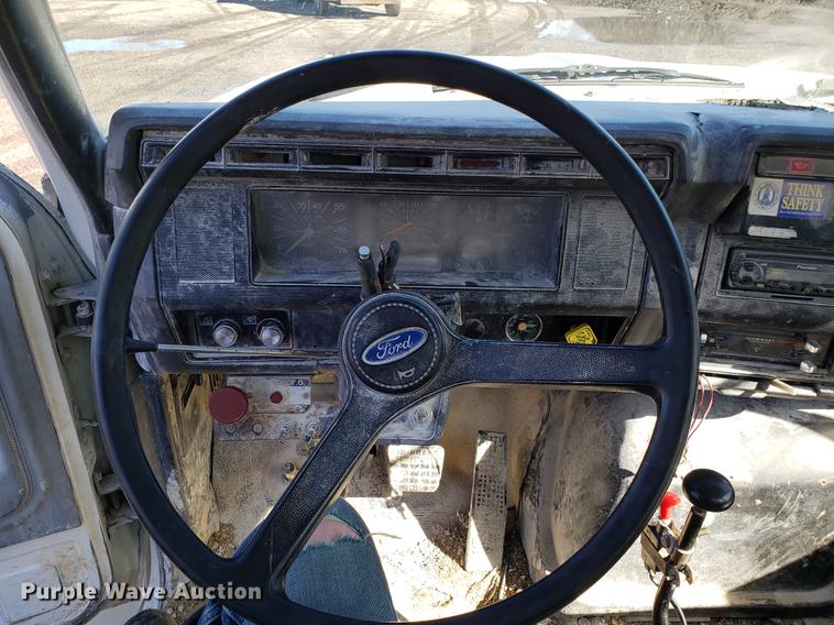 image for item DD3965 1991 Ford F800 fuel and lube truck