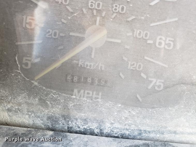 image for item DD3965 1991 Ford F800 fuel and lube truck