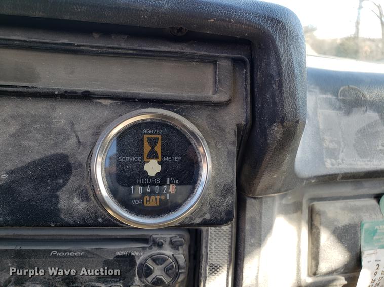 image for item DD3965 1991 Ford F800 fuel and lube truck